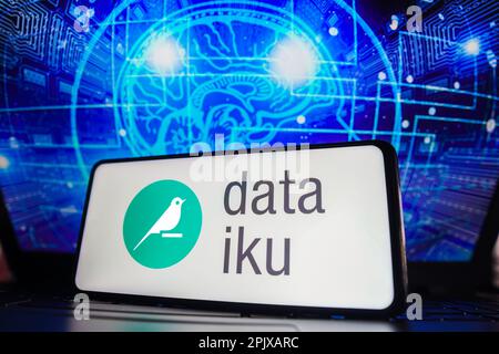 Dans cette illustration photo, le logo de dataiku est affiché sur un ...