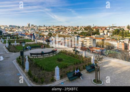 Miradouro Sao Pedro de Alcantara point de vue et vue aérienne de la ville de Lisbonne Banque D'Images