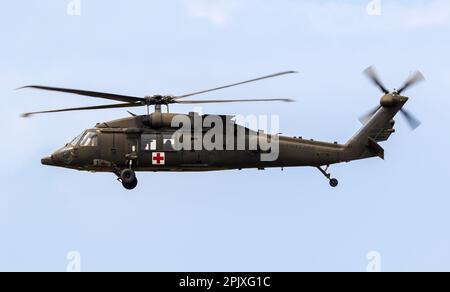 Armée des États-Unis Sikorsky UH-60M Blackhawk medevac hélicoptère en vol. Pays-Bas - 3 juillet 2020 Banque D'Images