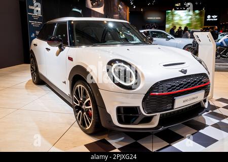 La voiture Mini Clubman a été présentée au salon européen de l'automobile de Bruxelles. Bruxelles, Belgique - 13 janvier 2023. Banque D'Images