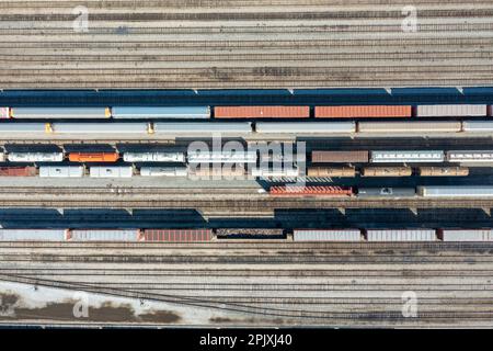 Melvindale, Michigan - Norfolk Southern Oakwood Yard. Environ 3 000 wagons passent par la cour chaque jour, y compris de nombreux transporteurs automobiles. La cour est un Banque D'Images