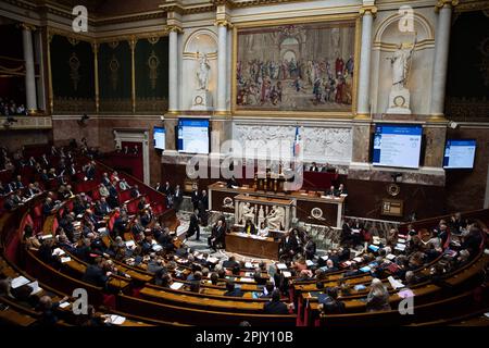 Paris, France. 04th avril 2023. Vue générale de l'hémicycle lors d'une session de questions au gouvernement à l'Assemblée nationale à Paris sur 4 avril 2023. Photo de Raphael Lafargue/ABACAPRESS.COM crédit: Abaca Press/Alay Live News Banque D'Images