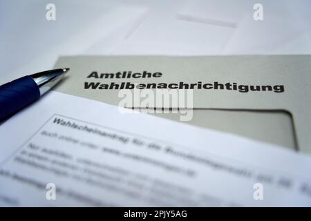 Stuttgart, Allemagne - 28 août 2021: Notification officielle des élections (Wahlbenachrichtigung Bundestag) pour l'élection fédérale en allemagne. Conseil de Banque D'Images