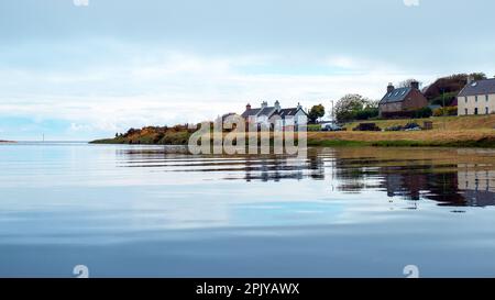 Estuaire de la rivière Brora à marée haute, vue sur le port de Brora Banque D'Images