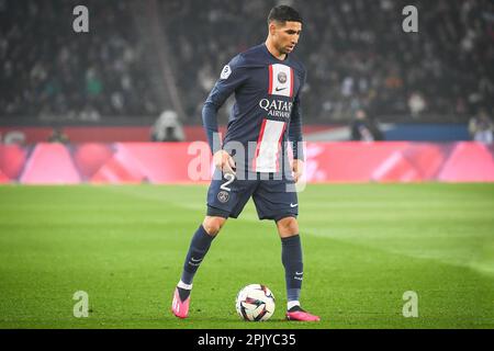 Paris, France, France. 2nd avril 2023. Achraf HAKIMI du PSG lors du match de la Ligue 1 entre Paris Saint-Germain (PSG) et l'Olympique Lyonnais (OL) au stade du Parc des Princes sur 02 avril 2023 à Paris, France. (Credit image: © Matthieu Mirville/ZUMA Press Wire) USAGE ÉDITORIAL SEULEMENT! Non destiné À un usage commercial ! Banque D'Images