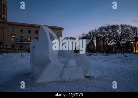Sculpture sur neige à l'Assemblée législative du Manitoba à Winnipeg, Manitoba, Canada Banque D'Images