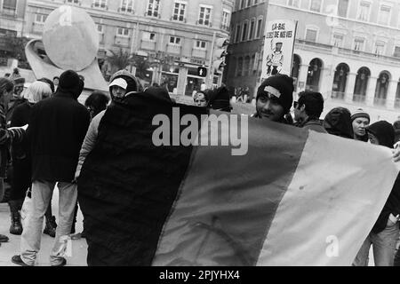 Archives 90ies : manifestation anarchiste contre la tenue du sommet de G7, Lyon, France, 1996 Banque D'Images