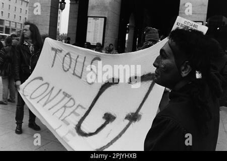 Archives 90ies : manifestation anarchiste contre la tenue du sommet de G7, Lyon, France, 1996 Banque D'Images