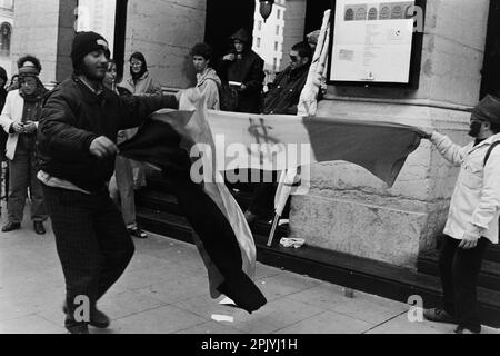 Archives 90ies : manifestation anarchiste contre la tenue du sommet de G7, Lyon, France, 1996 Banque D'Images