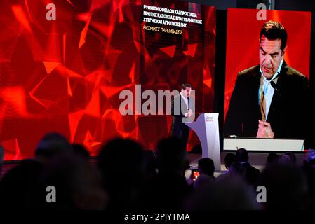 Athènes, Grèce. 4th avril 2023. Le chef de l'opposition grecque ALEXIS TSIPRAS s'adresse aux partisans du parti. Le chef du parti de gauche SYRIZA Alexis Tsipras a présenté la politique budgétaire du parti en matière de logement et de créances douteuses. (Credit image: © Nikolas Georgiou/ZUMA Press Wire) USAGE ÉDITORIAL SEULEMENT! Non destiné À un usage commercial ! Banque D'Images