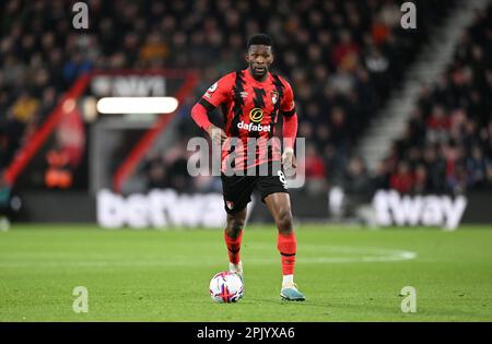 4th avril 2023 ; Vitality Stadium, Boscombe, Dorset, Angleterre : Premier League football, AFC Bournemouth contre Brighton et Hove Albion ; Jefferson Lerma de Bournemouth fait avancer le ballon Banque D'Images