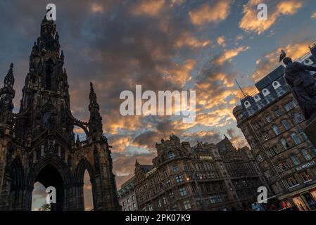 Scotts Monument et Jenners Store sur Princes Street, Édimbourg, Écosse, Royaume-Uni Banque D'Images