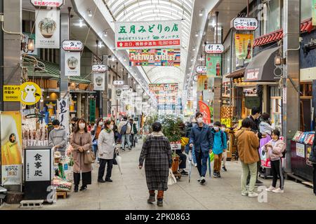 Arcade de l'ancienne rue 'Nakamise', à la gare d'Atami, ville d'Atami, Shizuoka, Japon, Asie de l'est, Asie Banque D'Images