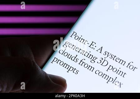 Écran de connexion à la plate-forme point-E affiché sur le smartphone. Point-E est un outil basé sur l'IA pour générer des nuages de 3D points à partir de produits complexes, développé par OpenAI Banque D'Images