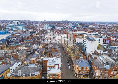 Photo aérienne des bureaux et des logements du centre-ville de Nottingham. Belle architecture de la ville britannique. Photo de haute qualité Banque D'Images