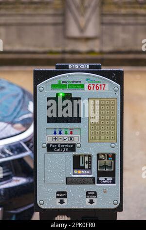 Compteur de stationnement moderne dans les rues de Vancouver Canada Banque D'Images