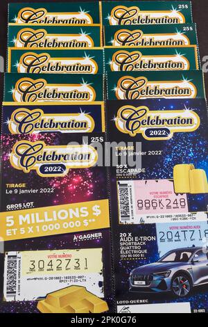 Grattage Loto Québec Scratch and Win Celebration 2022 billets de loterie. Banque D'Images