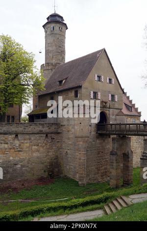 Le château d'Altenburg, qui date de 12th cent, fait le pont au-dessus du fossé, Bamberg, Allemagne Banque D'Images