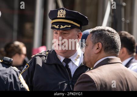 4 avril 2023, New York, New York, États-Unis: John Chell, chef de la patrouille du NYPD, a vu autour de la cour criminelle de New York lors d'une comparution de l'ancien président Donald Trump Jr (Credit image: © Lev Radin/Pacific Press via ZUMA Press Wire) USAGE ÉDITORIAL SEULEMENT! Non destiné À un usage commercial ! Banque D'Images