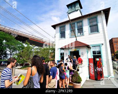 L'usine Brooklyn Ice-Cream au Brooklyn Bridge Park à New York, États-Unis. Banque D'Images