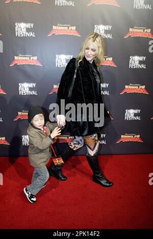 Cate Blanchett et son fils la première de Kung Fu Panda au Théâtre d'État. Sydney, Australie. 09.06.08. Banque D'Images
