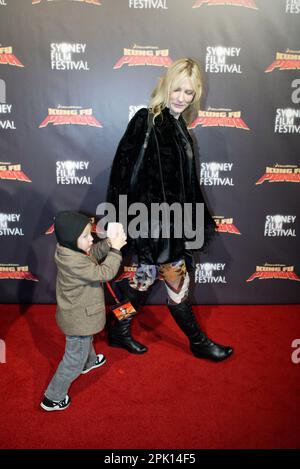 Cate Blanchett et son fils la première de Kung Fu Panda au Théâtre d'État. Sydney, Australie. 09.06.08. Banque D'Images