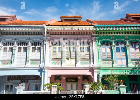 Magasins traditionnels colorés, Singapour. Banque D'Images