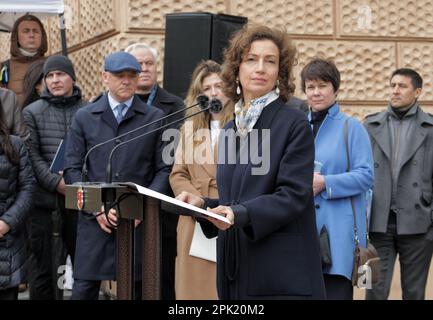 Non exclusif: ODESA, UKRAINE - 4 AVRIL 2023 - le Directeur général de l'UNESCO, Audrey Azoulay, assiste à l'ouverture de la plaque commémorant l'indignation Banque D'Images