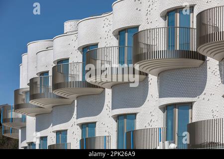 Balcons sur le développement de Shoreline, Folkestone en voie d'achèvement. Banque D'Images