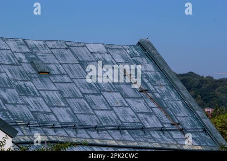 Ancienne texture de la tôle de toit. Répétition de l'ancienne tôle. Texture de la tôle. Texture de la tôle rouillée. Banque D'Images
