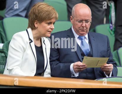 10/07/2016. Wimbledon. La première ministre d'Écosse, Nicola Sturgeon, et son mari, Peter Murrell, dans la boîte royale de la finale des hommes célibataires, Centre cou Banque D'Images