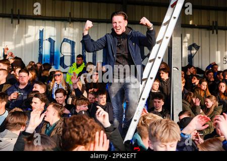 04-04-2023: Sport: Spakenburg / PSV SPAKENBURG, PAYS-BAS - AVRIL 4: Fans de Spakenburg pendant le match SV Spakenburg PSV Eindhoven et demi-finale Banque D'Images