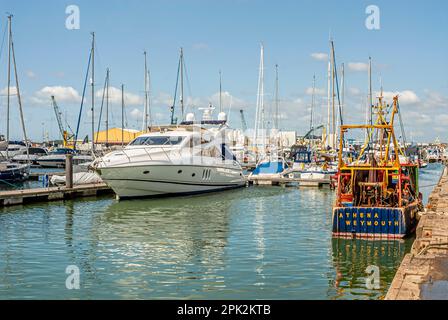 Sunseeker Ship Yard à Poole Harbour, Dorset, Angleterre Banque D'Images