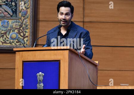 New Delhi, État, Inde. 5th avril 2023. La star Bollywood Varun Dhawan parle lors de l'accord de collaboration signé entre min of I&B et Amazon, au Centre national des médias, à New Delhi mercredi, 05 avril 2023 (Credit image: © Ravi Batra/ZUMA Press Wire) USAGE ÉDITORIAL SEULEMENT! Non destiné À un usage commercial ! Banque D'Images