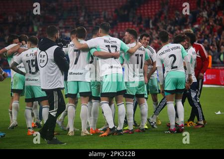 Bilbao, Espagne. 04th avril 2023. Les joueurs DE CA Osasuna se sont embrasés pendant le match de retour des demi-finales de la SM El Rey Cup entre le Club Athlétique et CA Osasuna, sur 04 avril 2023, à l'Estadio de San Mames, Bilbao, Espagne. (Photo par Alberto Brevers/Pacific Press/Sipa USA) Credit: SIPA USA/Alay Live News Banque D'Images