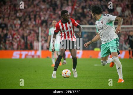 Bilbao, Espagne. 04th avril 2023. Bilbao, Espagne, 04 avril 2023: Joueur du club sportif, Williams (9) conduit le ballon devant un adversaire pendant la deuxième partie des demi-finales de la coupe SM El Rey entre le club athlétique et CA Osasuna, le 04 avril avril 2023, au stade San Mames, Bilbao, Espagne. (Photo par Alberto Brevers/Pacific Press/Sipa USA) Credit: SIPA USA/Alay Live News Banque D'Images