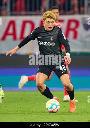 Ritsu Doan, FRG 42 dans le match FC BAYERN MUENCHEN - SC FREIBURG 1-2 DFB-Pokal, coupe allemande de football, quart de finale le 04 avril 2023 à Munich, Allemagne. Saison 2022/2023,, FCB, München, Munich, © Peter Schatz / Alamy Live News - LA RÉGLEMENTATION DFB INTERDIT TOUTE UTILISATION DE PHOTOGRAPHIES comme SÉQUENCES D'IMAGES et/ou QUASI-VIDÉO - Banque D'Images