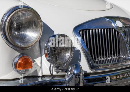 gros plan des détails avant de la voiture de sport mg classique Banque D'Images