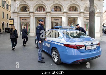 Rome, Italie, 05/04//2023, **PAS DE WEB ET DE JOURNAUX UNIQUEMENT POUR L'ITALIE** Rome, Fendi vol qualifié : 29 bagages volés pour un total de 219 mille euros Banque D'Images