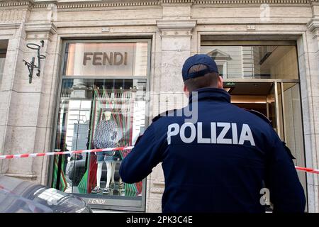 Rome, Italie, 05/04//2023, **PAS DE WEB ET DE JOURNAUX UNIQUEMENT POUR L'ITALIE** Rome, Fendi vol qualifié : 29 bagages volés pour un total de 219 mille euros Banque D'Images