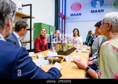Raalte, pays-Bas, 05 avril 2023, Reine Maxima des pays-Bas au sein du groupe Maan à Raalte, on 05 avril 2023, pour une visite, la société s'est développée en un spécialiste dans le domaine du revêtement thermofusible, de la technologie de précision et des (bio)polymères. En 2022, le groupe Maan a remporté le prix King Willem I photo: Albert Nieboer/Netherlands OUT/point de vue OUT Banque D'Images