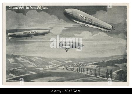 Carte postale historique allemande : manœuvres de la flotte aérienne. Dirigeables au-dessus des champs. Zeppelin, Parseval, Schutte-Lanz. Allemagne. Empire allemand. 1914-1918 Banque D'Images