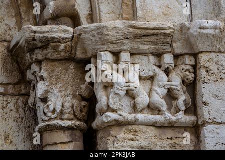 Détail d'une capitale sculptée dans le monastère de Pedralbes (Barcelone, Catalogne, Espagne) ESP: Detalle d'un capitel en el Monasterio de Pedralbes España Banque D'Images