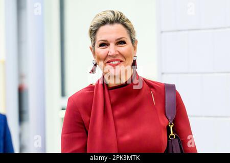 Queen Maxima des pays-Bas au sein du groupe Maan à Raalte, on 05 avril 2023, pour une visite, la société s'est développée en un spécialiste dans le domaine du revêtement thermofusible, de la technologie de précision et des (bio)polymères. En 2022, le groupe Maan a remporté le prix King Willem I photo: Albert Nieboer/Netherlands OUT/point de vue OUT Banque D'Images