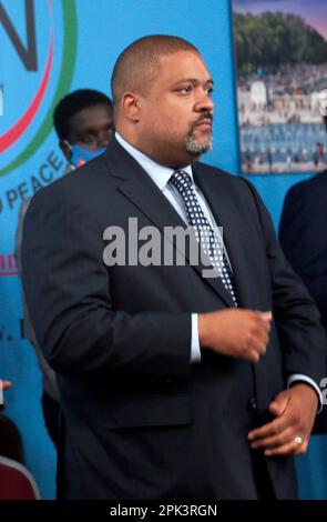 HARLEM NEW YORK - JUILLET 10 : Eric Adams, candidat démocrate à New York, et Alvin Braggs, procureur général du district de Manhattan, ont rendu visite au révérend Al Sharpton, président et chef de la direction du réseau national d'action (NAN) sur 10 juillet 2021 dans la section Harlem de New York. Crédit photo : mpi43/MediaPunch Banque D'Images