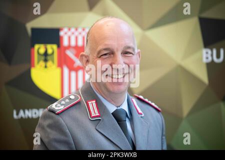 Brême, Allemagne. 05th avril 2023. Colonel Andreas Timm, commandant du commandement de l'État de Brême. La Bundeswehr a un nouvel officier de liaison dans l'État de Brême: Le colonel Timm prend la relève du colonel Dorfmüller en tant que commandant du commandement de l'État. Les commandements de l'État sont les points de contact pour les gouvernements respectifs de l'État lorsque les autorités civiles ont besoin du soutien de la Bundeswehr en cas de crise ou de catastrophe. Credit: Sina Schuldt/dpa/Alay Live News Banque D'Images