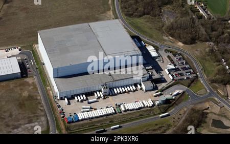 Vue aérienne de l'entrepôt frigorifique de NewCold à Stanley, Wakefield, West Yorkshire Banque D'Images