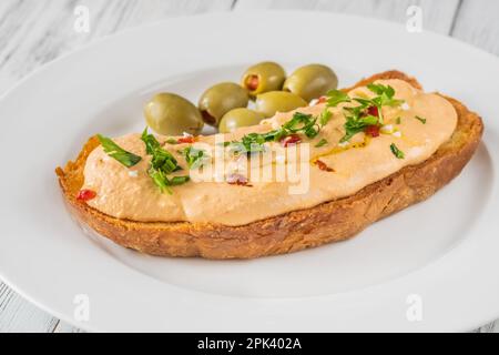 Bol de pâte à tartiner à base de fromage Tirokafei de Grèce Banque D'Images