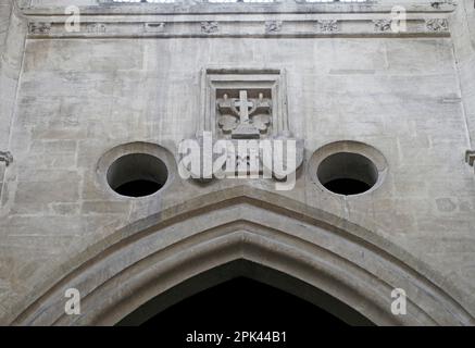 St Sampsons Cricklade, Wiltshire. Sculpture dans la pierre de la tour. Banque D'Images