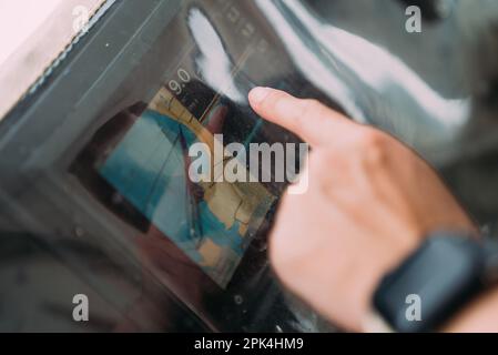 Moniteur GPS sur bateau, appareil de suivi de bateau sur bateau de luxe Banque D'Images